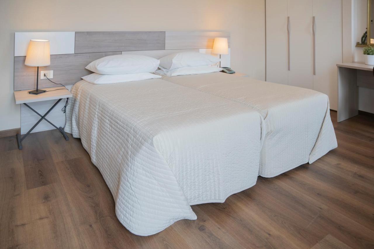 Albergo Celeste Сестри Леванте Екстериор снимка