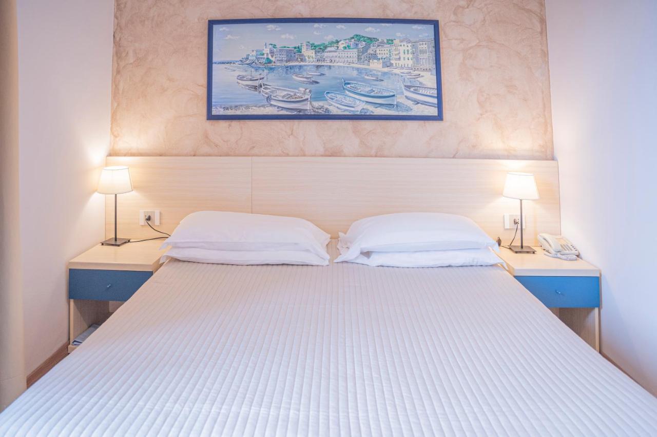 Albergo Celeste Сестри Леванте Екстериор снимка